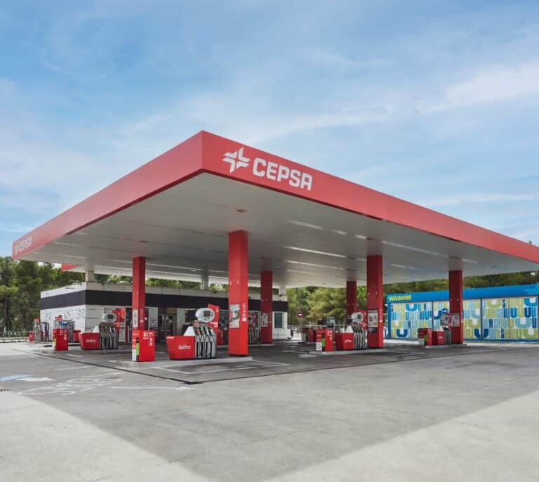 Cepsa descontará 10 céntimos por litro en sus carburantes y desata una guerra de precios en las gasolineras