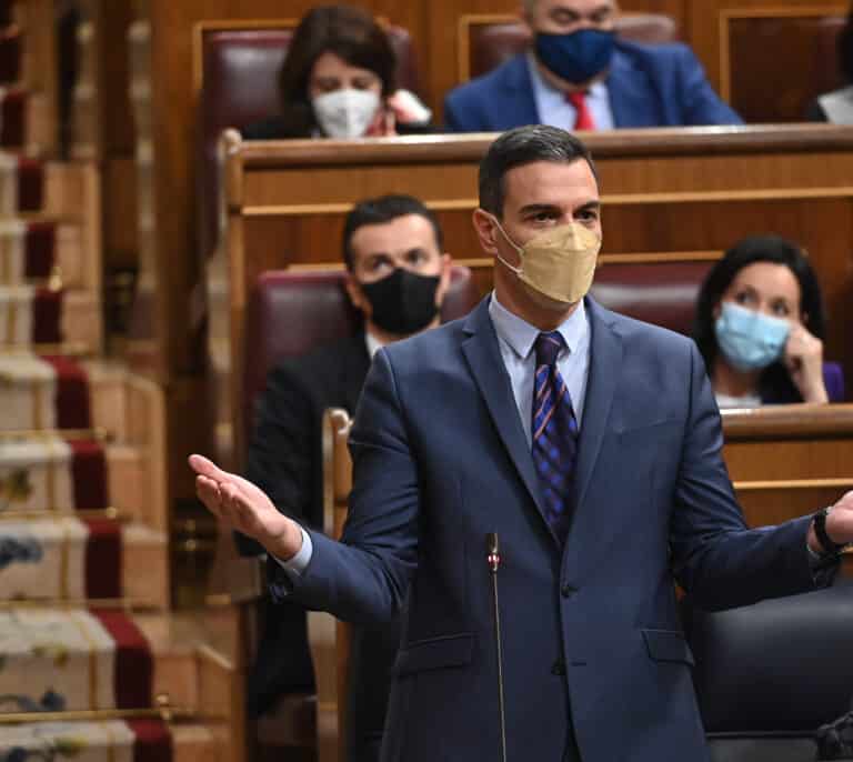 El Gobierno vuelve a evitar poner fecha al fin de las mascarillas en interiores