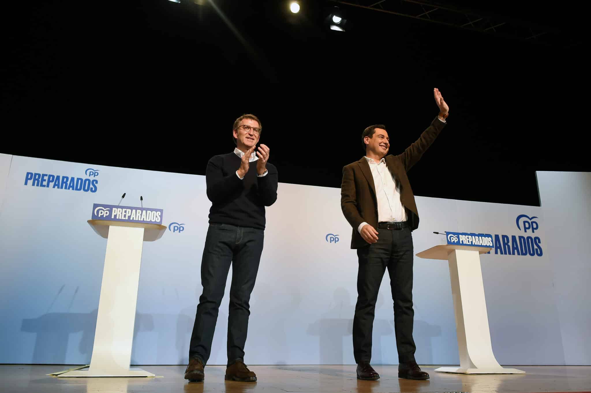 El presidente del PP-A, Juanma Moreno, y el candidato a la Presidencia del Partido Popular, Alberto Núñez Feijoo.