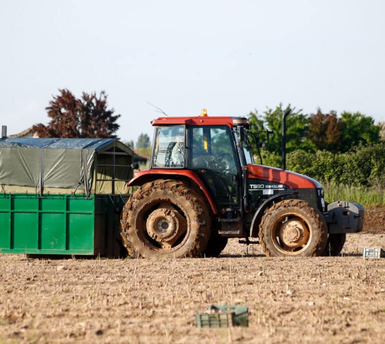 El gasoil agrícola machaca al campo: usar el tractor cuesta 1.500€ más al mes que hace un año