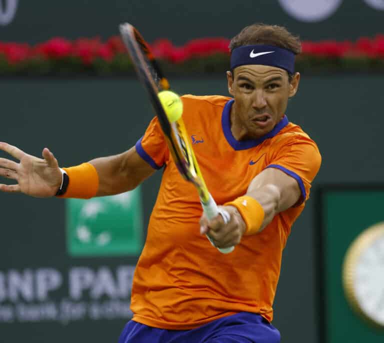 Nadal estará de cuatro a seis semanas de baja por una fisura en las costillas: "Estoy hundido"