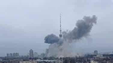 Rusia bombardea la torre de televisión de Kiev para dejar sin señal a los medios de comunicación