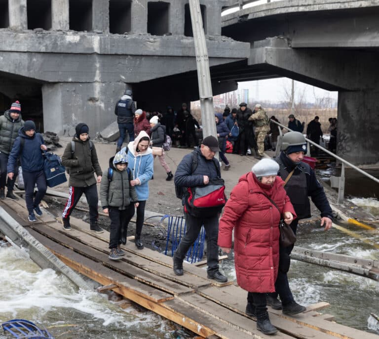 Zelenski informa del rescate de casi 35.000 personas a través de los corredores humanitarios