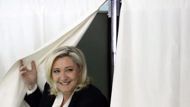 Gana Macron pero crece Le Pen