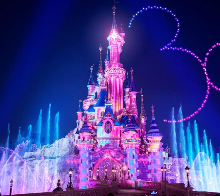 Nueva Minnie feminista y sostenible y una coreografía de 200 drones: Disneyland Paris llega a la barrera de los 30