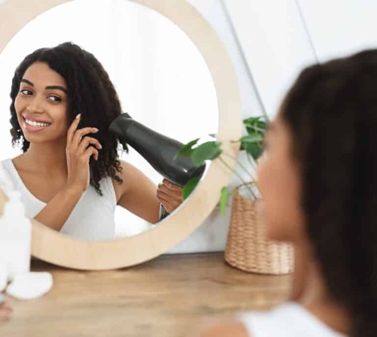 Este secador de pelo iónico profesional GHD ahora con 25% de descuento