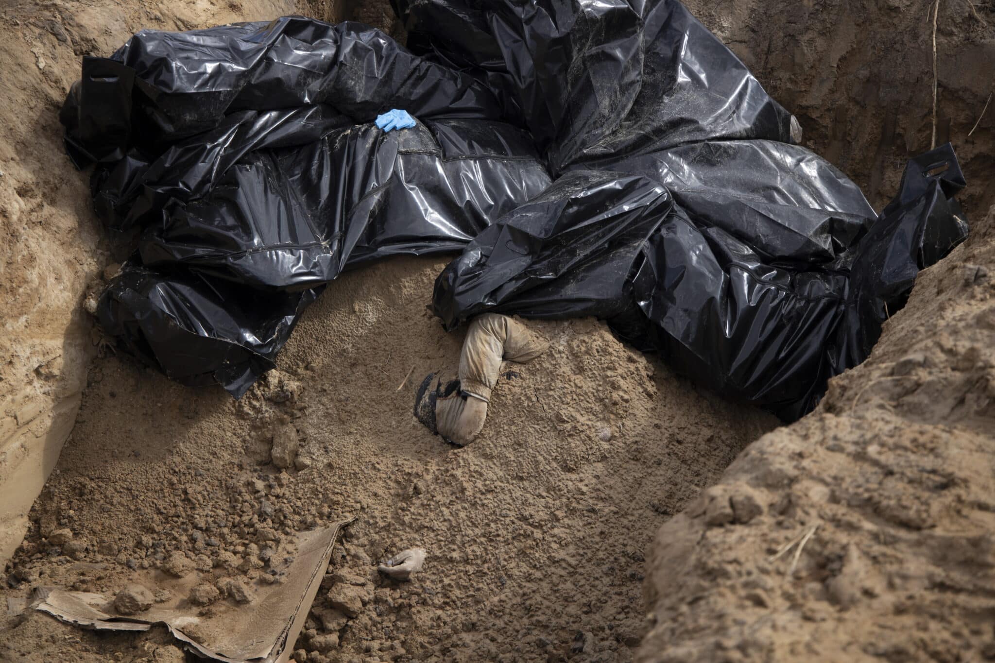 Cadáveres apilados en Bucha (Ucrania).