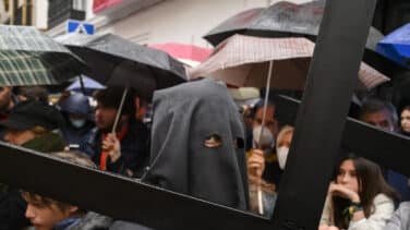 Las hermandades de noche del Lunes Santo de Sevilla no salen por la lluvia