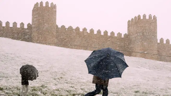 La "vuelta del invierno" cubre de nieve Ávila y Segovia