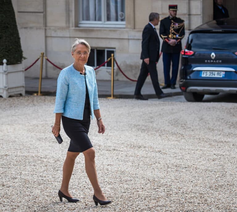 Macron nombra a Élizabeth Borne como primera ministra, la segunda mujer en tres décadas