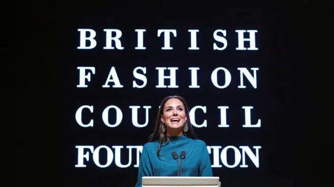 Kate Middleton defiende el diseño británico y Guillermo lucha contra el suicidio