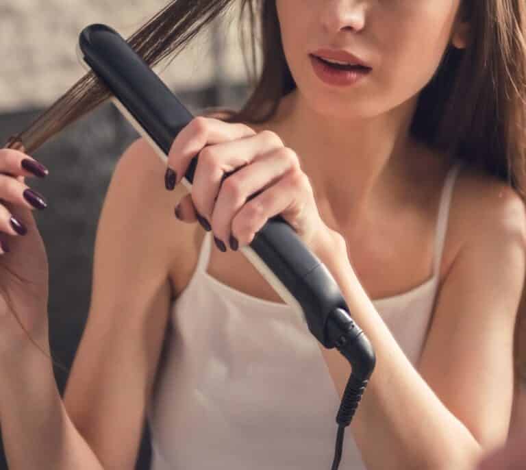 Esta plancha del pelo de Rowenta para cabello húmedo o seco cuesta menos de 27€