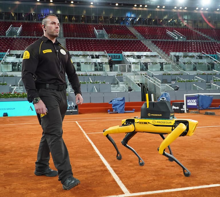 Yellow, el perro robot inteligente de Prosegur que custodia Mutua Madrid Open y sorprende a los espectadores en Caja Mágica