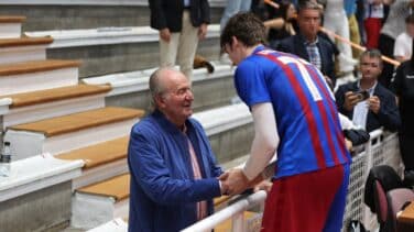 El rey emérito se traslada a Pontevedra para ver el partido de balonmano de su nieto