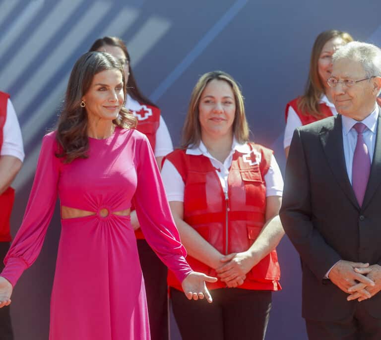 La Reina Letizia presume de abdominales en Valencia