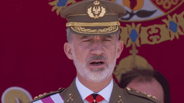 Felipe VI canta 'La muerte no es el final' en el homenaje a los militares muertos en servicio