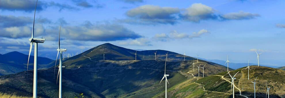 Molinos de viento en un parque eólico