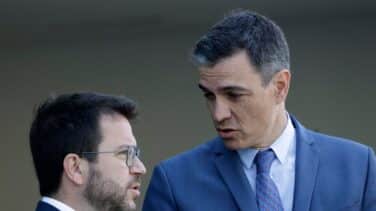 Sánchez cede y se reunirá con Aragonés este julio, pero congela la mesa de diálogo