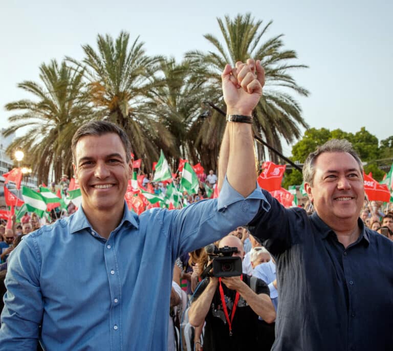 Juan Espadas se viene arriba en el cierre del PSOE: "Nos van a sobrar votos, las encuestas a la papelera"