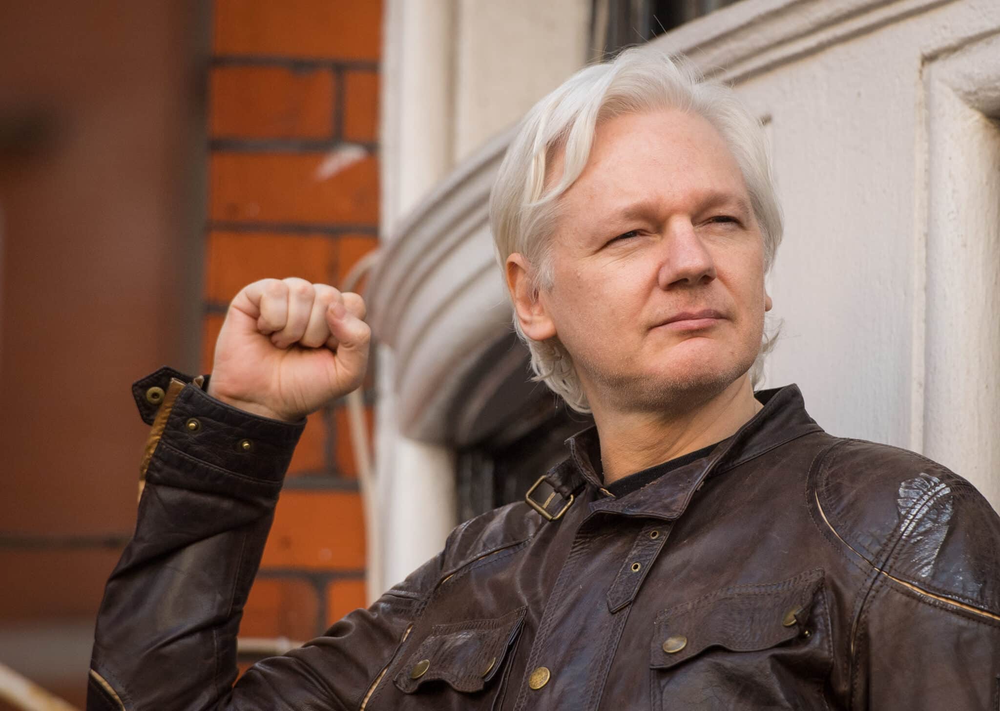 Reino Unido ordena la extradición de Julian Assange a EEUU