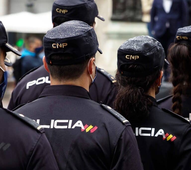 Los policías ven un "despropósito" el traspaso de la inmigración a Cataluña