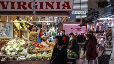 El consumo se contrae: los españoles reducen el gasto en alimentos, bares y transporte