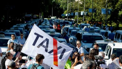 El Taxi se moviliza contra Ayuso por el 'traje a medida' que ultima para los VTC en Madrid