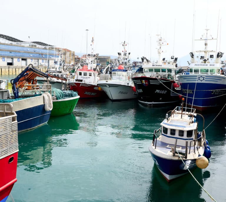 Las flotas pesqueras avisan de "ceses de actividad" por el precio disparado de los combustibles