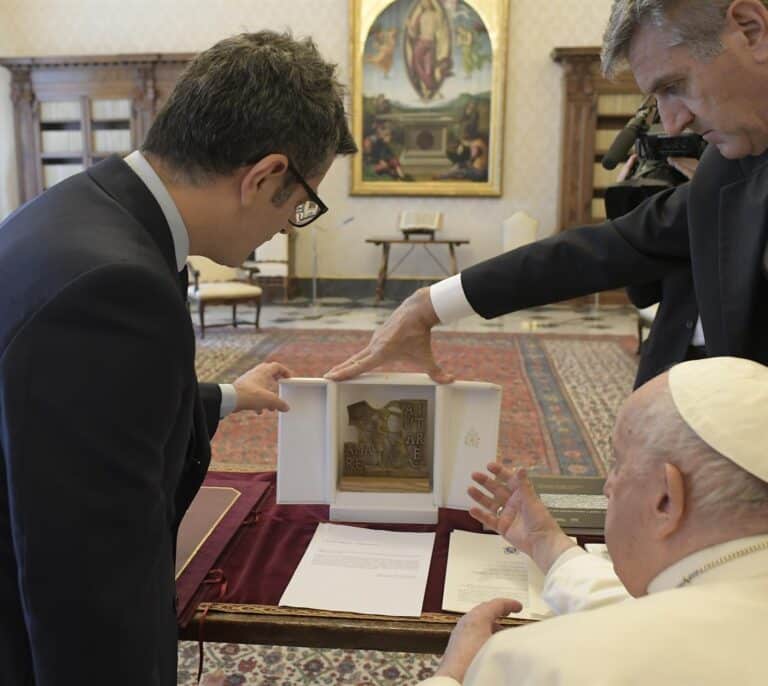 Pedro Sánchez, Santo Padre