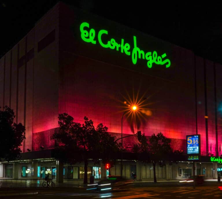 El Corte Inglés se va de Serrano 52 y venderá dos locales en Sevilla y Córdoba