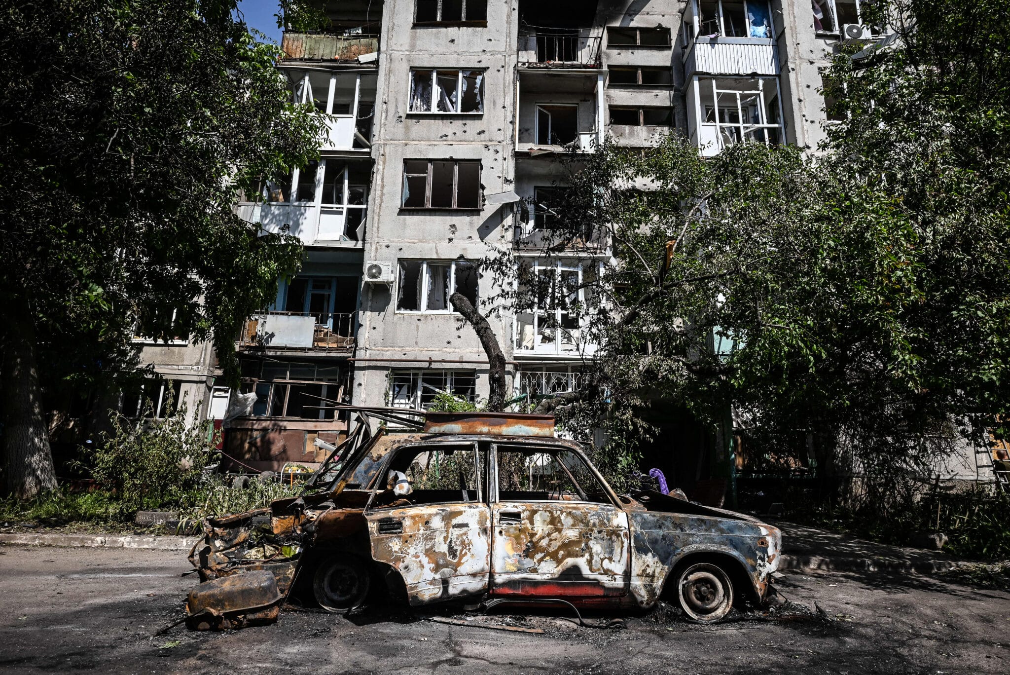 Coche quemado en Donetsk