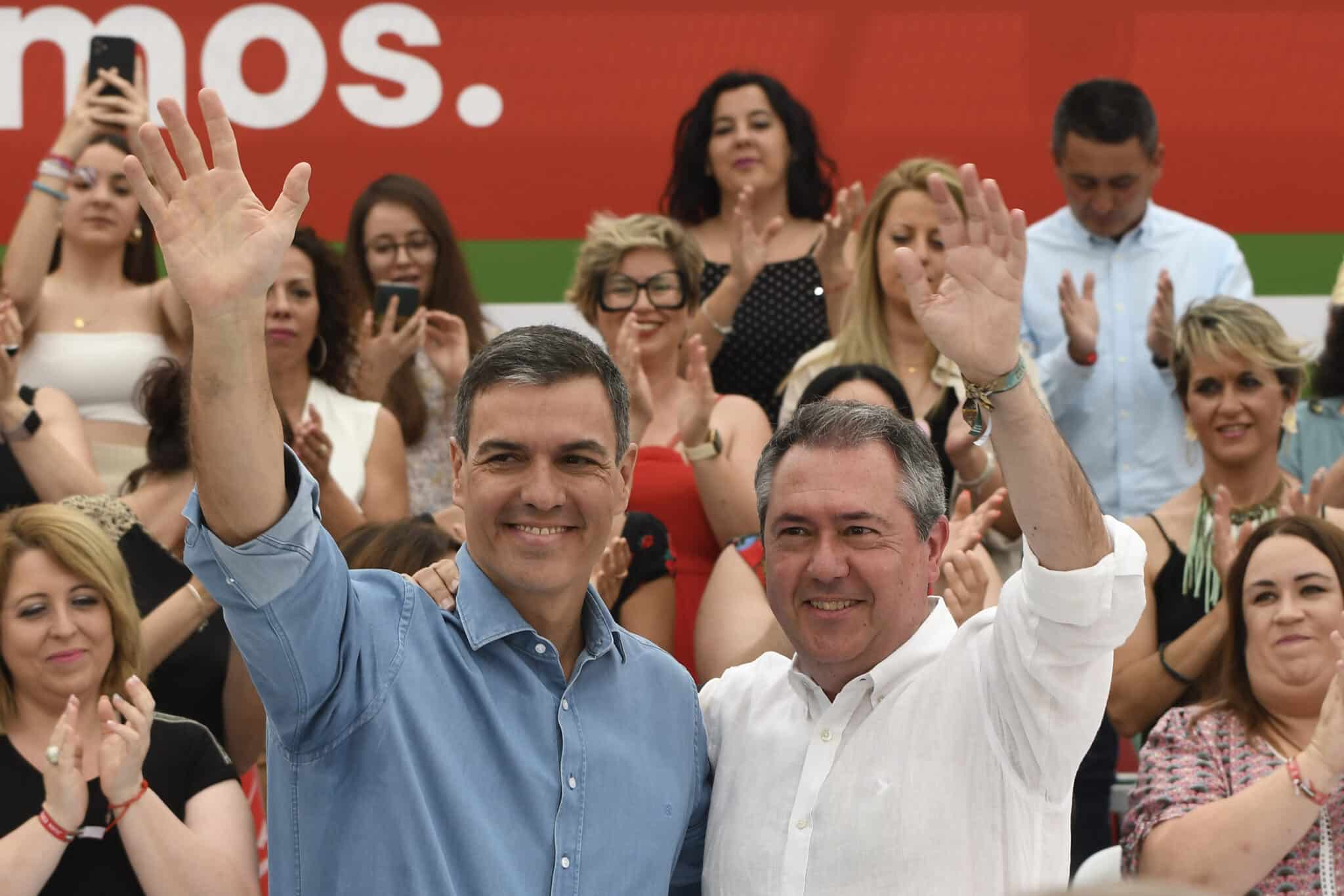 El PSOE renuncia al centro en Andalucía