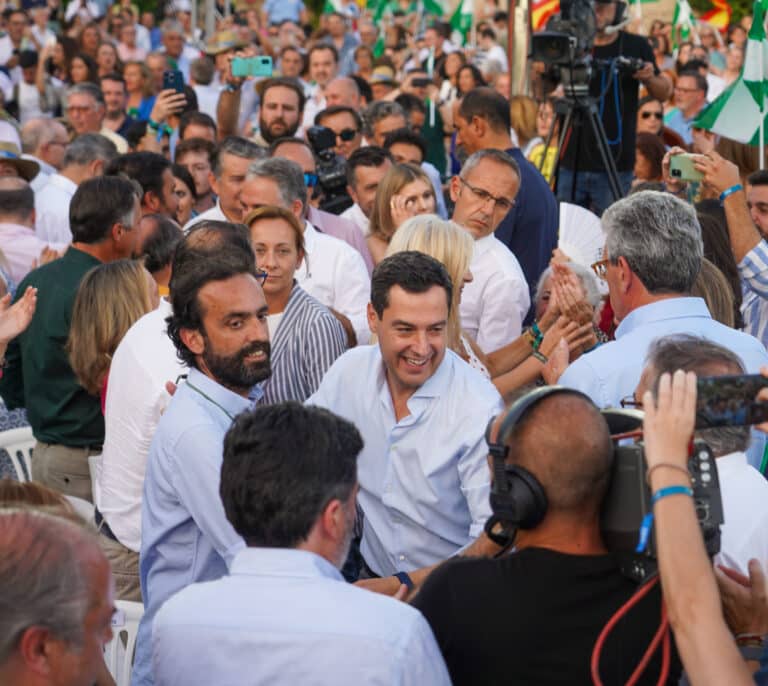 El PP agita la división interna de los barones socialistas para forzar una abstención en Andalucía