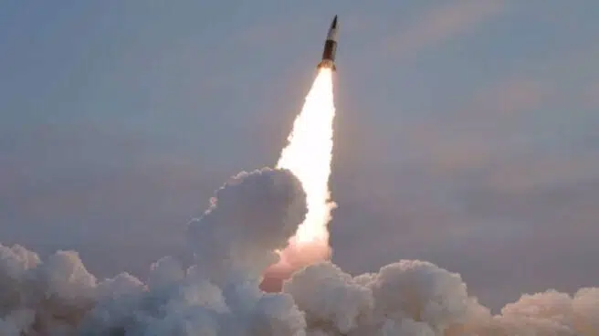 Corea del Norte lanza ocho misiles hacia el mar de Japón