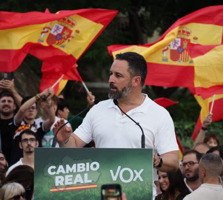 Vox se querella contra Santillana por "identificar" a la formación como "herederos del nazismo" en un libro de texto