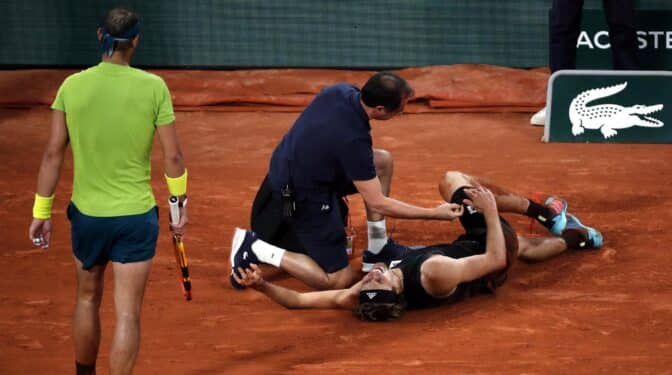 Nadal se clasifica a la final de Roland Garros tras la lesión de Zverev