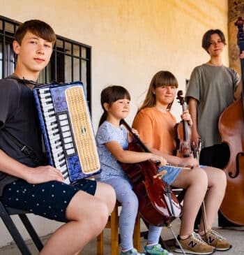 Orquesta Babotenko, la familia ucraniana que llevó su música hasta un convento