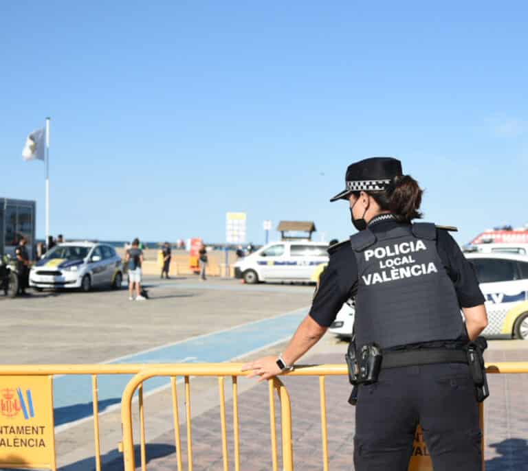 Detenido un hombre por pegar a su pareja en un parque delante de su bebé de nueve meses