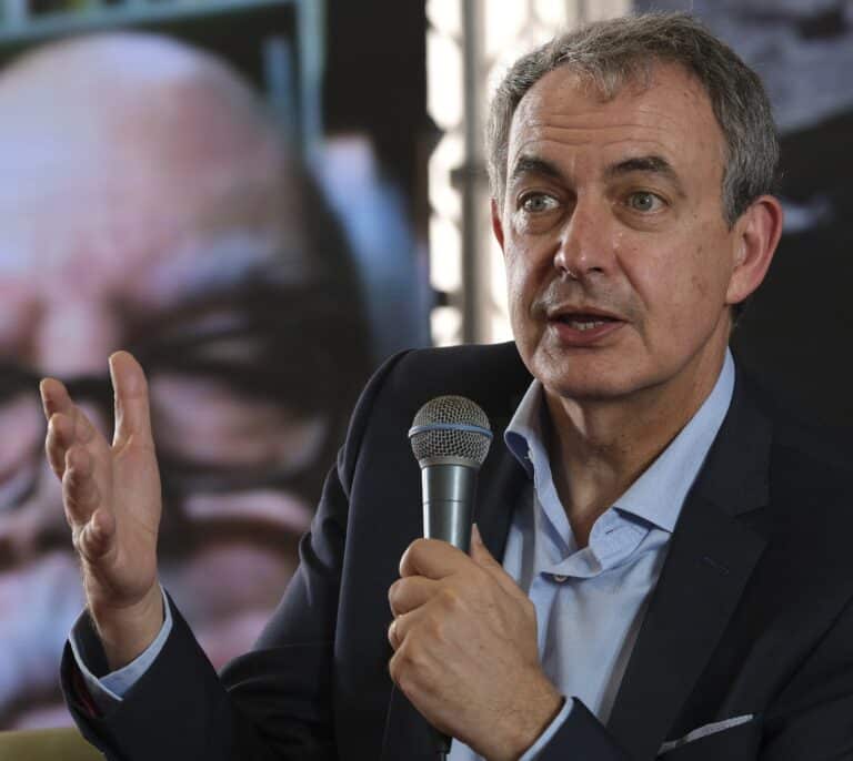 Zapatero contra Felipe González por la Ley de Memoria: "No puede haber un debate de oídas"