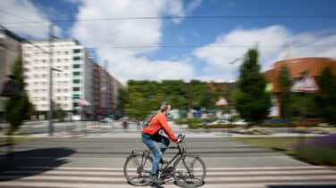 Corbatas, bicicletas y ropa, la receta institucional por el ahorro energético