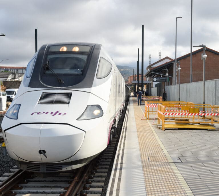 Renfe reconoce una anomalía en los trenes de alta velocidad a Extremadura y rebajará el precio del billete