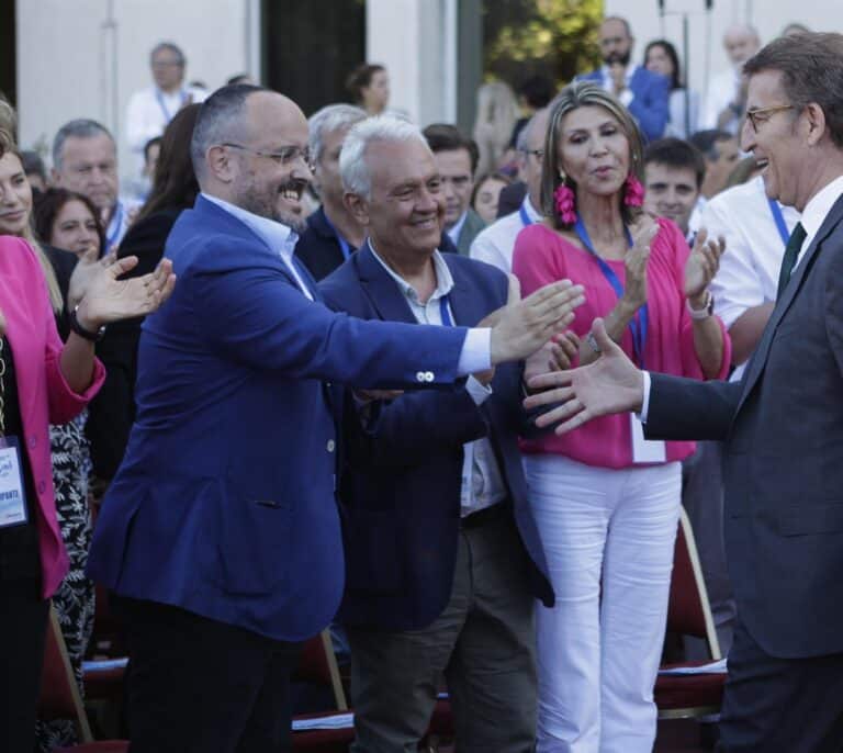 Cuadros del PP catalán comparten el rechazo a hablar con Junts pero cuestionan las formas de Alejandro Fernández