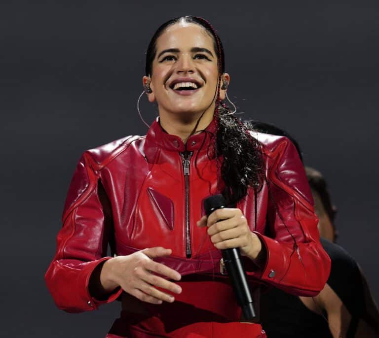 Rosalía 'Despechá' hace rugir a las 'motomamis' del Sant Jordi