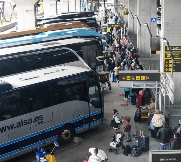 La libre competencia en rutas de autobús abarataría las tarifas hasta un 36%