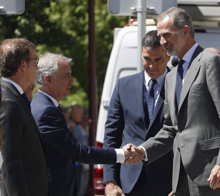 Felipe VI: "Aquellos días se hizo la oscuridad, que lo vivido no caiga en el olvido"