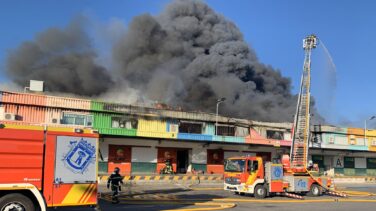 Mercamadrid reabrirá el martes tras quemarse parte de una nave de fruta