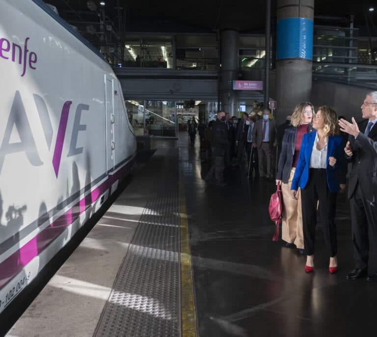 El coste de mover los trenes de Renfe se multiplica por tres en un año