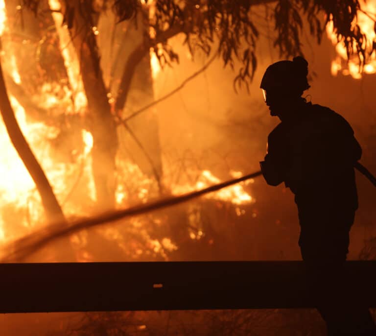 Galicia en llamas: ocho incendios amenazan montes y viviendas