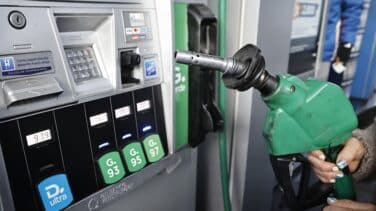 La gasolina y el gasóleo registran los niveles más bajos desde mayo en plena operación salida de agosto