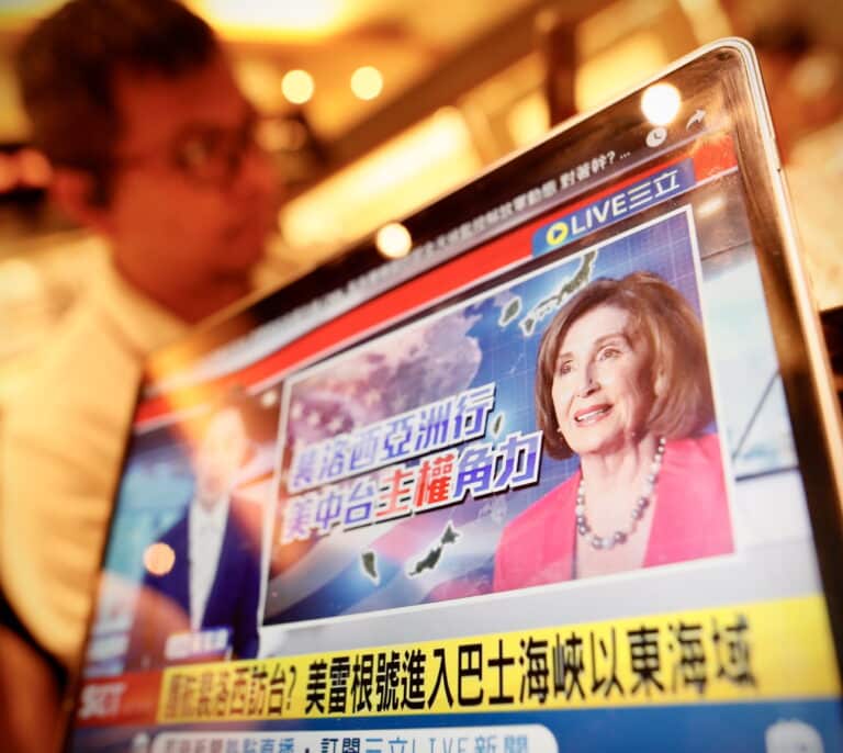 Nancy Pelosi ignora las amenazas de China y visita Taiwán